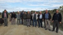 İSMAIL ÖZDEMIR - Burhaniye'de Çiftçiler Yol Kapattı