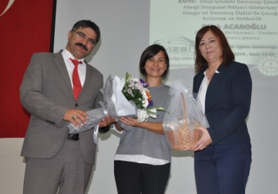 Çeşme'deki Eğitimcilere Öğrenci Davranışları İle İlgili Seminer