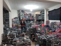 İzmir'de Piyasa Değeri 4 Milyon TL Olan Sahte Giyim Ürünü Ele Geçirildi