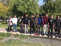 Jandarma Kontrol Noktasını Gören Sürücü Yabancı Uyruklu 20 Kişiyi Bırakıp Kaçtı