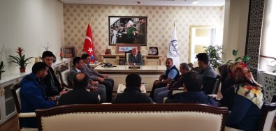 Kur'an Ve Dini Bilgiler Yarışmasını Kazanan 1 İşitme Ve 1 Görme Engelli Vatandaş Ücretsiz Umreye Gidecek