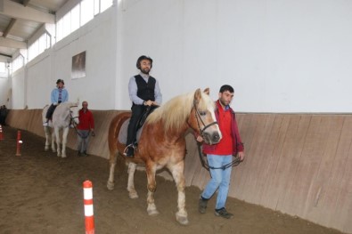 Milli Sporcu Ercümen Van'da Binicilik Deneyimi Yaşadı