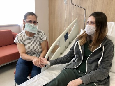 (Özel)Akciğerinin Yüzde 90'Inını Kullanamayan Genç Kız Nakil Sonrası Rahat Bir Nefes Aldı