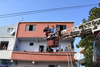 Pencereden Girmeye Çalışırken Düşerek Yaralandı