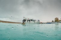 EDREMIT BELEDIYESI - Şahika Ercümen Yağmurlu Havada Van Gölü'ne Daldı