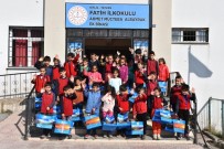 OKUL KIYAFETİ - Tatvan Belediyesi'nden Öğrencilere Okul Kıyafeti Desteği