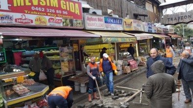 Trabzon'daki Şiddetli Yağışın Ardından İş Yerlerindeki Ve Sokaklardaki Temizlik Çalışmaları Sürüyor