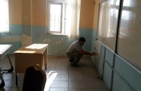 HALIL AKGÜN - Akdeniz Belediyesinden Okullara Boya Ve Onarım Desteği