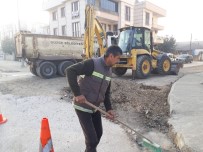 FARUK ÖZLÜ - Bakım Ve Onarım Çalışmaları Devam Ediyor