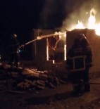 İNŞAAT ALANI - Baraka Üzerindeki Tahtalar Yandı