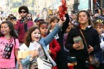 HAŞIM İŞCAN - Bayraklı'da Çocuklar 'Hakları' İçin Yürüdü