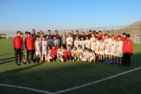YUNUS EMRE ALTıNER - Bülent Uygun, Yerköy Futbol Akademisini Ziyaret Etti