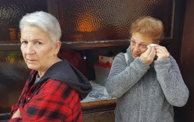 Çeşme'deki Kafeye Tahliye Kararı Verilmesinin Ardından Gözyaşlarına Boğuldular