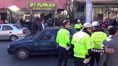 Kahramanmaraş'ta Otomobil Berber Dükkanına Girdi