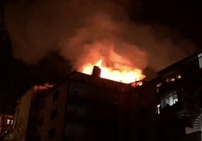 Kars'ta 4 Katlı Binada Korkutan Yangın