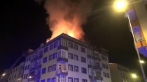 ÇATI KATI - Kars'ta Apartmanın Çatı Katında Çıkan Yangın Maddi Hasara Yol Açtı
