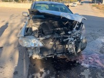 MEHMET DEDE - Otomobil İle Minibüs Çarpıştı Açıklaması 4 Yaralı