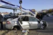 EKREM ERDEM - Sivas'ta Trafik Kazası Açıklaması 3 Yaralı