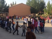 AÇIK KAPI - Suriye Sınırında Telafi Eğitimi Gören Öğrenciler Gönüllerince Eğlendi