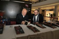 TAPU KADASTRO - Yazar Burak Codur Kitabını İmzaladı