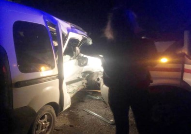 Ambulansla Ticari Araç Çarpıştı Açıklaması 5 Yaralı