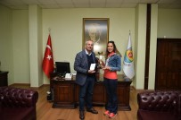 MILLI ATLET - Başkan Bozdoğan, Tarsuslu Milli Atlet Karataş'ı Tebrik Etti