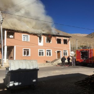 Bayburt'ta bir evde çıkan yangında 3 kişi hayatını kaybetti