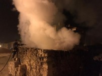 YANGINA MÜDAHALE - Çaldıran'da Odunluk Yangını Korkuttu