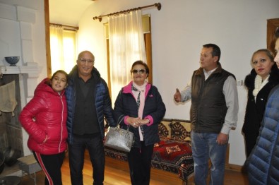 Emine Erdoğan'ın Kardeşi Hasan Gülbaran Ve Ailesinden Atatürk Evi'ne Ziyaret