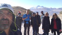 AHMET KARAKAYA - Öğretmenler Ara Tatilde Doğa Yürüyüşü Ve Tırmanış İle Stres Attı