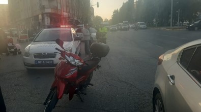 Otomobil İle Motosiklet Çarpıştı Açıklaması 1 Yaralı
