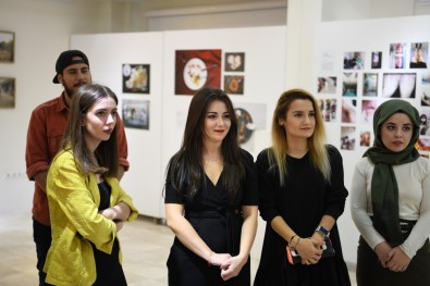 SAÜ'de Temsili Fotoğraflar Sergisi Açıldı