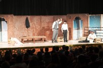 ŞEHİR TİYATROSU - Şehir Tiyatrosuna Sanatseverler İlgi Gösterdi
