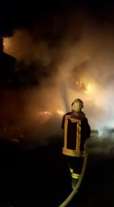 Tekstil Ürünleri Ve Bakır Kablolar Taşıyan Tırda Yangın