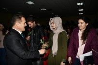 İDRIS AKBıYıK - Vali Akbıyık'tan Öğretmenlere Gül