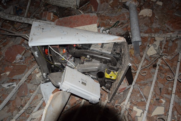 Ustanın yaptığı evi patlattı!