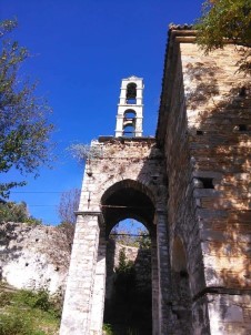 2 Asırlık Aziz Nikolaos Ayakta Kalmaya Çalışıyor