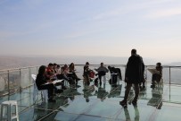 KARATEKIN ÜNIVERSITESI - 24 Kasım Öğretmenler Günü İçin Başöğretmeni Resmettiler