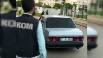 Adana'da Şüphe Üzerine Durdurulan Otomobilden 180 Şişe Sahte İçki Çıktı