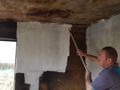 Marmaris'te Belediye Vatandaşın Evini Temizledi