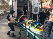 Önce Seyir Halindeki, Daha Sonra Park Halindeki Araca Çarptı