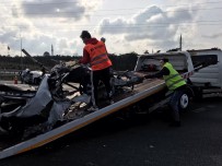YAVUZ SULTAN SELİM - TEM Otoyolunda Bariyerlere Çarpan Araç İkiye Bölündü