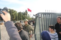 CEYLANPINAR - Türk Askerini Alnından Öpen Suriyeliler Yıllar Sonra Kavuştukları Topraklarda Secdeye Kapandı