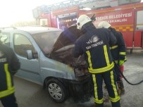 KARŞIYAKA - Van'da Park Halindeki Araç Yandı