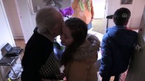 104 Yaşındaki Emekli Öğretmene İlkokul Öğrencilerinden Sürpriz Ziyaret Haberi