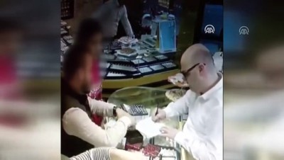 Adana'da 3 Gün Önce Evlenen Çift, Kuyumcudan Dolandırıcılık İddiasıyla Yakalandı