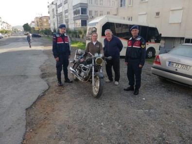 Ayvalık'ta Motosiklet Hırsızları Jandarmadan Kaçamadı