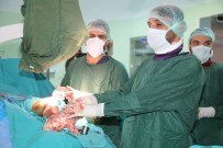 GAZİ YAŞARGİL - Diyarbakır'da Manyetik Çivi İle Bacak Uzatma Ameliyatı Gerçekleştirildi