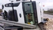 KAPIKULE SINIR KAPISI - Edirne'de Taş Yüklü Kamyonun Devrilmesi Sonucu Yol Bir Süre Kapandı