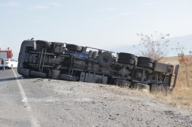 Erciş'te LPG Yükü Tanker Kaza Yaptı